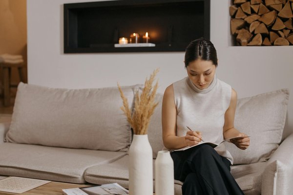 Créez un oasis de sérénité : guide inédit pour aménager un jardin relaxant avec des matériaux écologiques